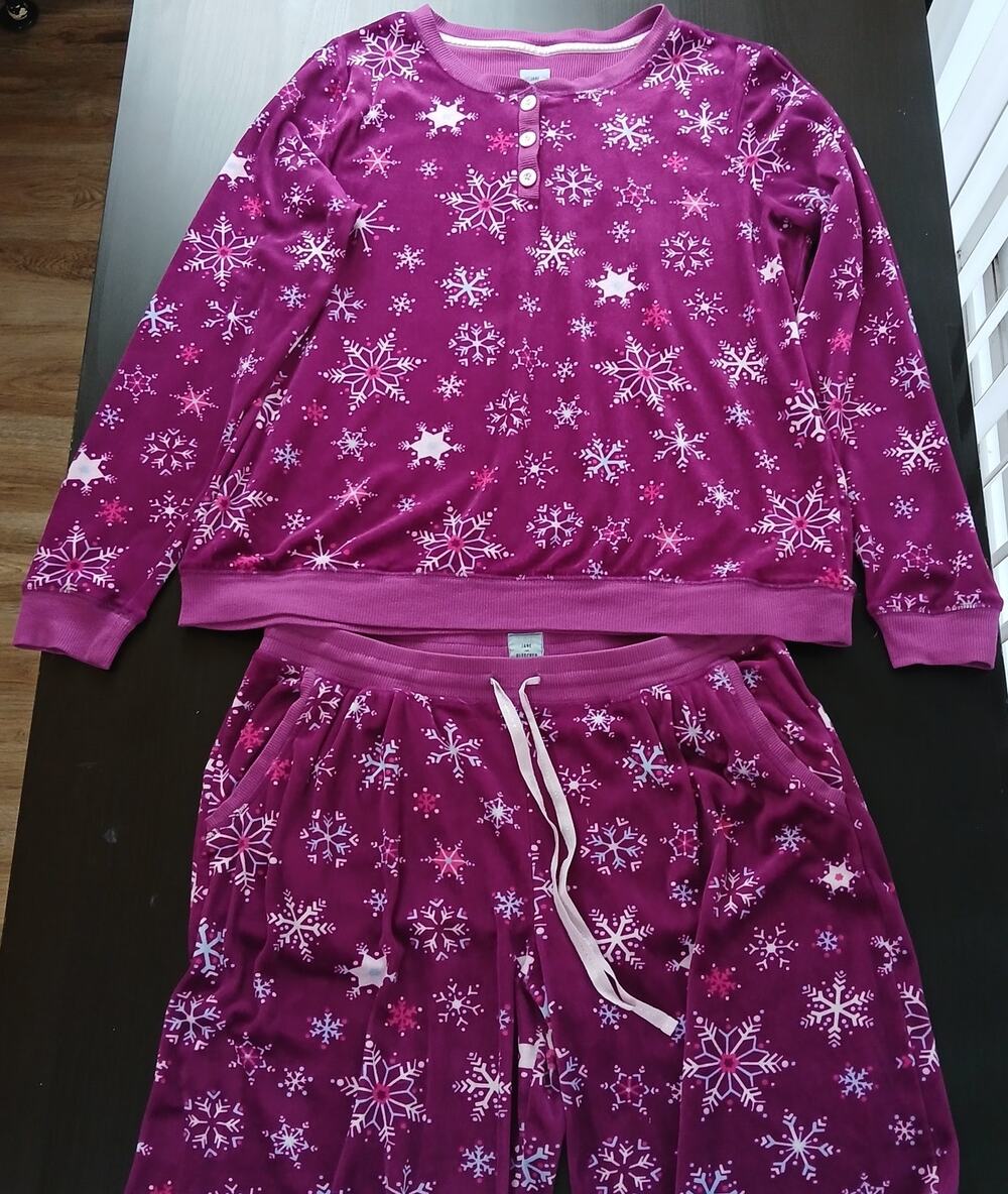 Jane & Bleecker Plush Snowflake Pajama Set L magenta winter fleece PJs lounge